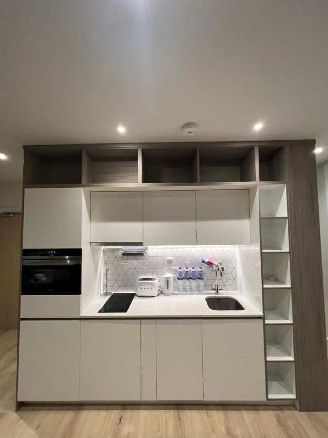 London Luxxe Suites & Apartments - London Heathrow Airport, Terminal 1 2 3 4 5 Hillingdon Eksteriør bilde