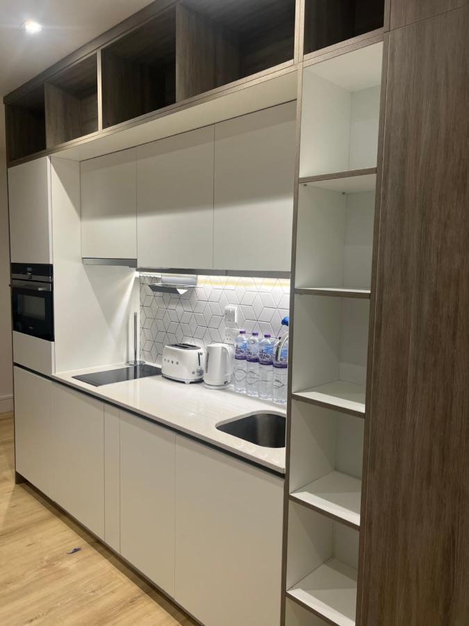London Luxxe Suites & Apartments - London Heathrow Airport, Terminal 1 2 3 4 5 Hillingdon Eksteriør bilde