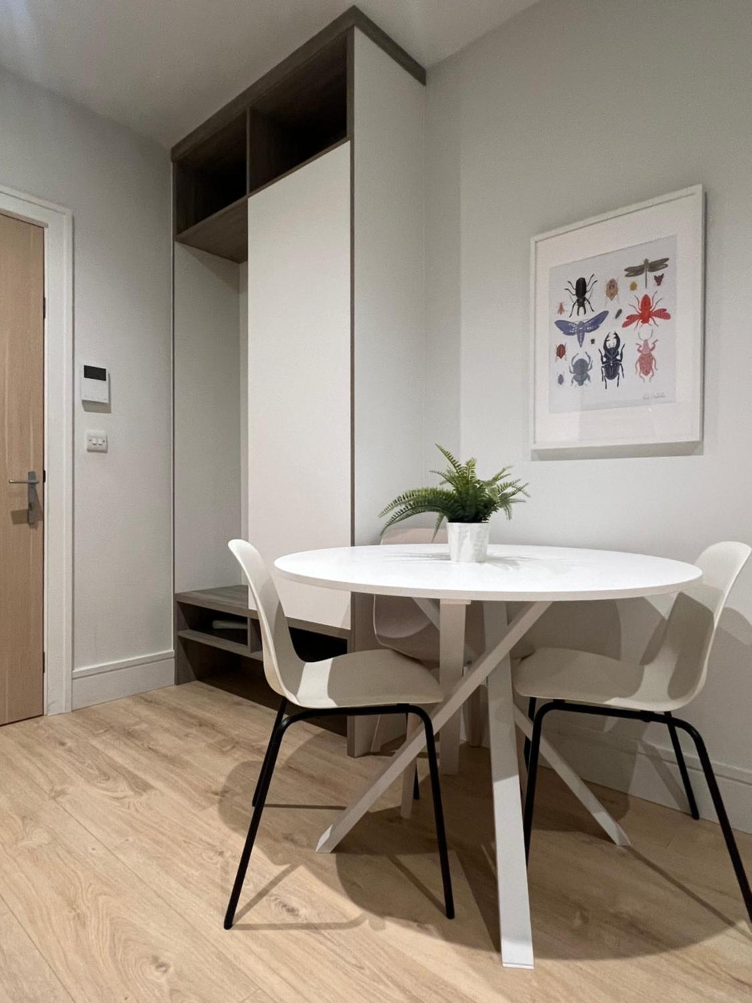 London Luxxe Suites & Apartments - London Heathrow Airport, Terminal 1 2 3 4 5 Hillingdon Eksteriør bilde