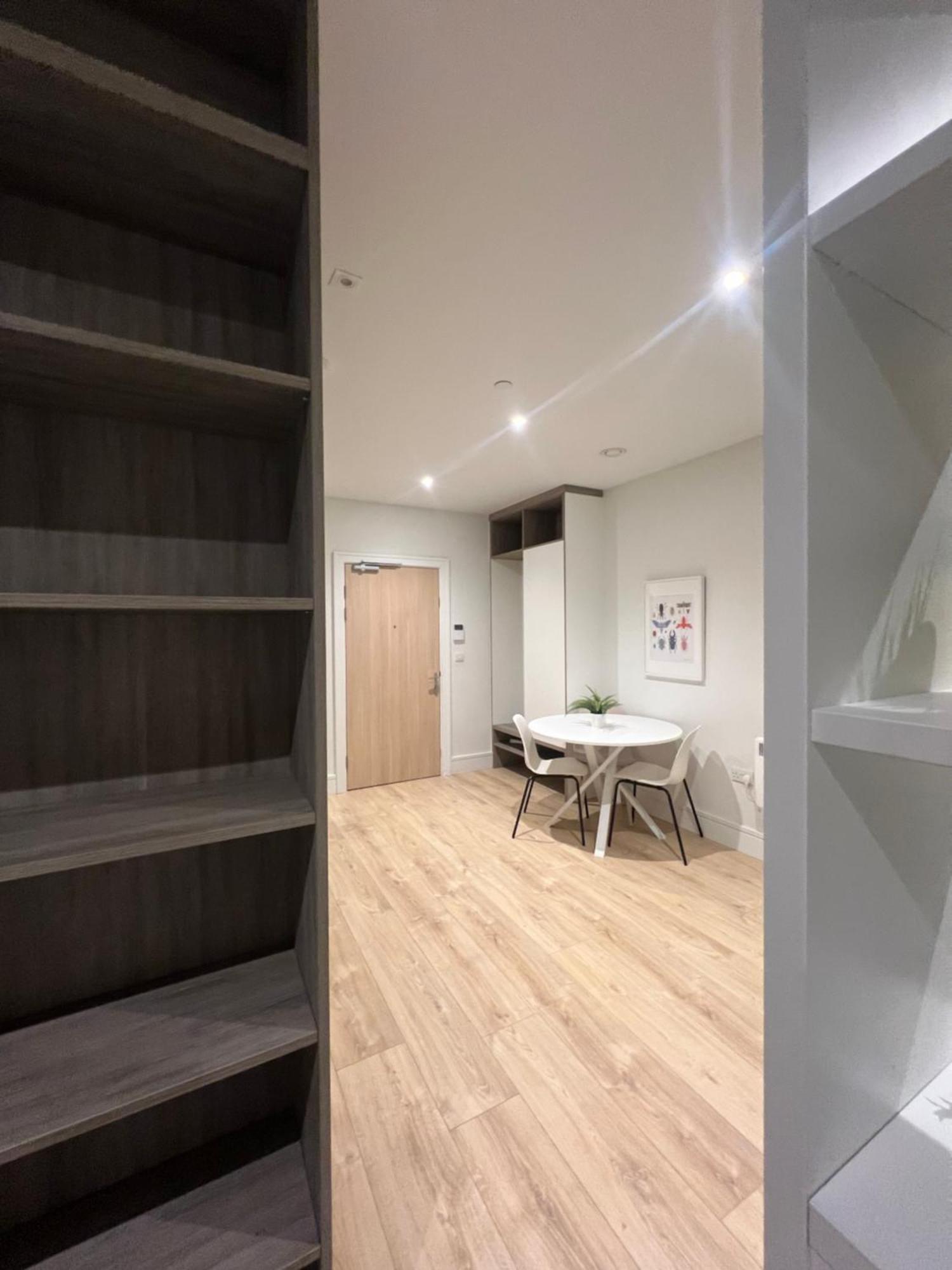London Luxxe Suites & Apartments - London Heathrow Airport, Terminal 1 2 3 4 5 Hillingdon Eksteriør bilde