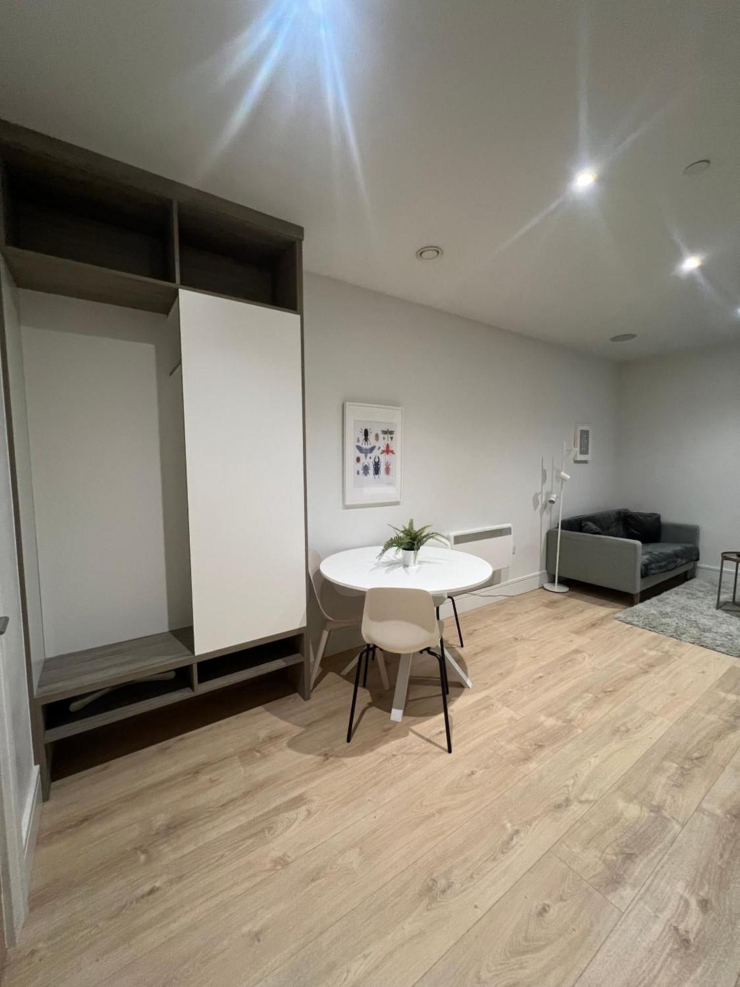 London Luxxe Suites & Apartments - London Heathrow Airport, Terminal 1 2 3 4 5 Hillingdon Eksteriør bilde