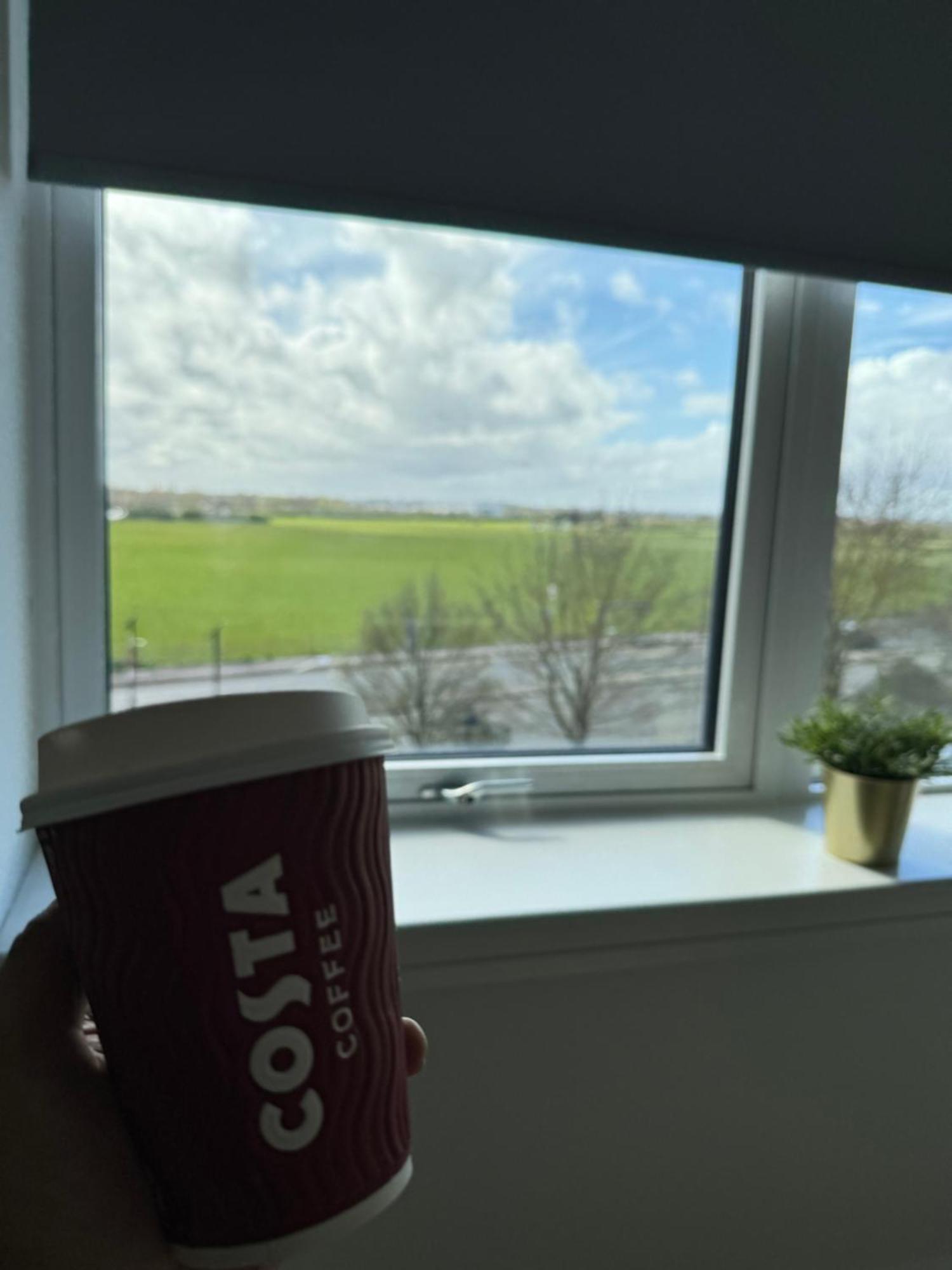 London Luxxe Suites & Apartments - London Heathrow Airport, Terminal 1 2 3 4 5 Hillingdon Eksteriør bilde