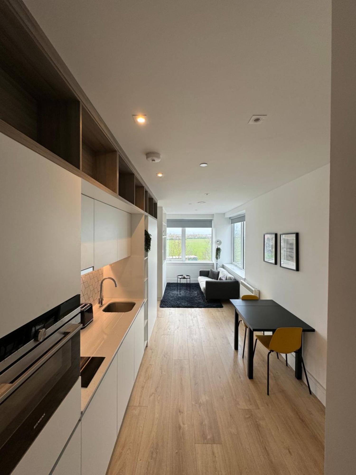 London Luxxe Suites & Apartments - London Heathrow Airport, Terminal 1 2 3 4 5 Hillingdon Eksteriør bilde