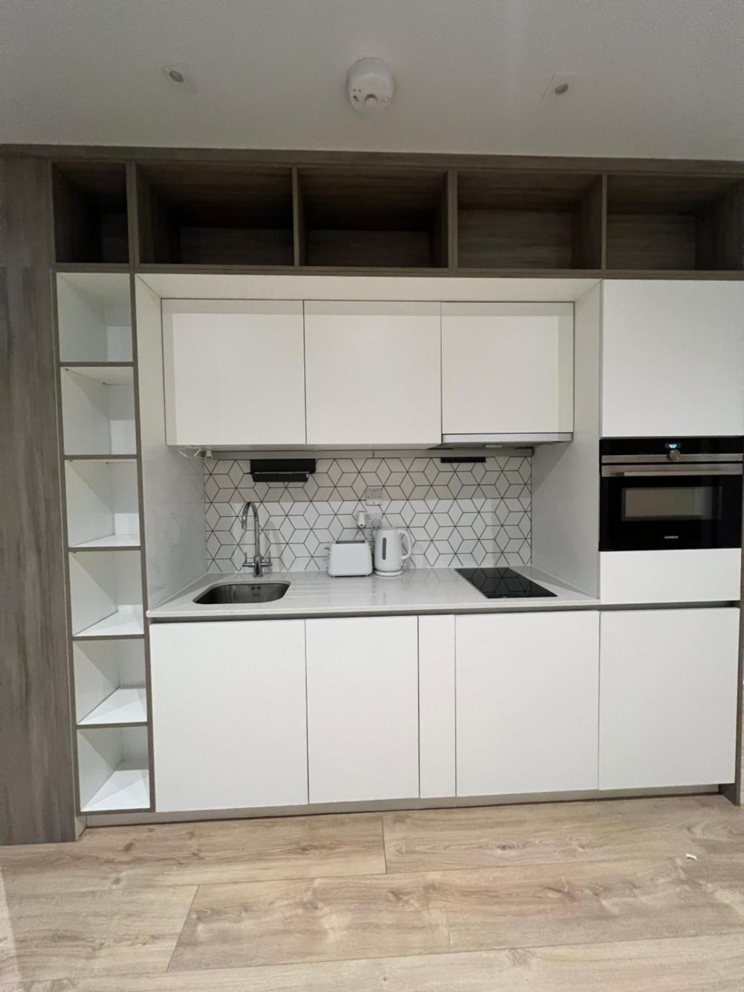 London Luxxe Suites & Apartments - London Heathrow Airport, Terminal 1 2 3 4 5 Hillingdon Eksteriør bilde
