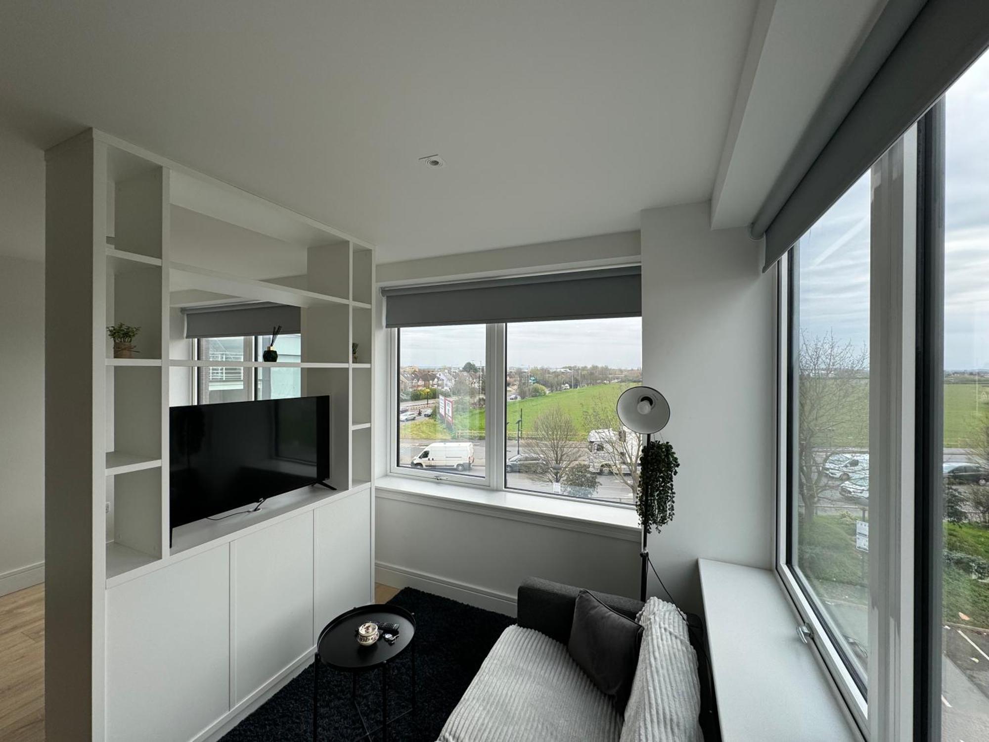 London Luxxe Suites & Apartments - London Heathrow Airport, Terminal 1 2 3 4 5 Hillingdon Eksteriør bilde