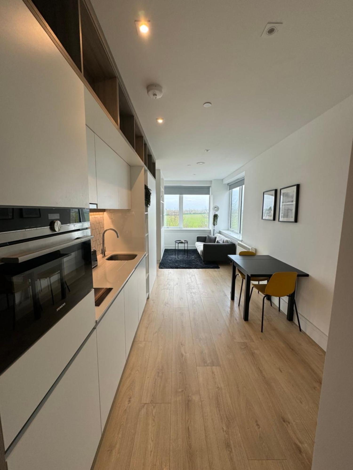 London Luxxe Suites & Apartments - London Heathrow Airport, Terminal 1 2 3 4 5 Hillingdon Eksteriør bilde